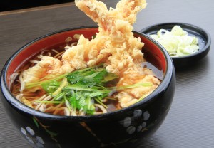 特製胡麻油でさっくり揚がった大きな海老は食べ応え充分!!