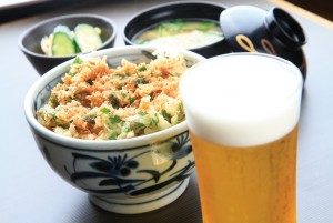 ボリューム満点のかき揚げ丼にキンキンのビールで残暑をのりきれ‼