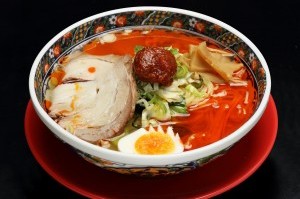 辛玉極味(背脂)拉麺 イカ墨