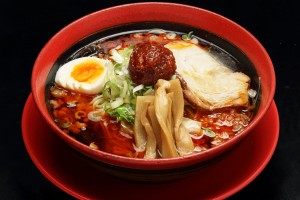 辛玉極味背脂拉麺(イカ墨)