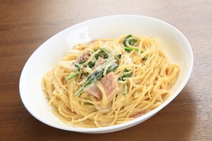 ほうれん草とベーコンのクリームパスタ