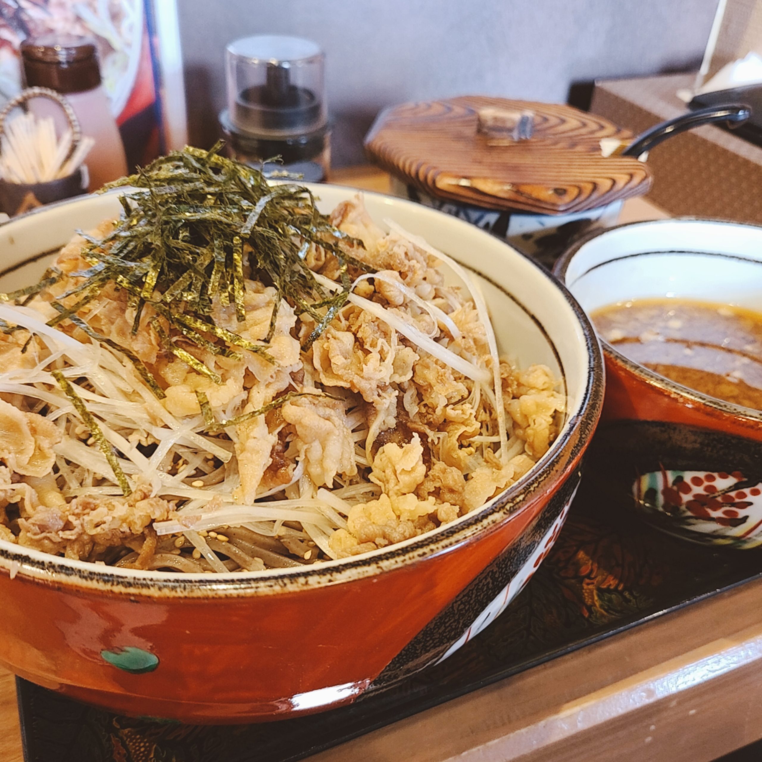 函館 麺や 一文字 花園店 でしか食べられない「肉つけ蕎麦」。